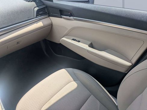 Used 2020 Hyundai Elantra SE w/ Cargo Package (C1) FWD image 15