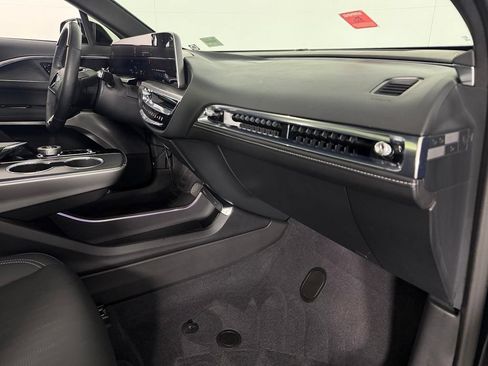 Used 2024 Cadillac Lyriq Sport AWD/4WD image 32