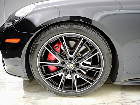 Used 2023 Porsche Panamera GTS image 39