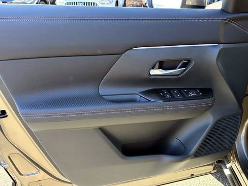 Certified 2025 Nissan Kicks SR w/ Illumination Package image 17