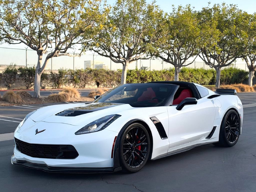 Used 2017 Chevrolet Corvette Z06 RWD image 3