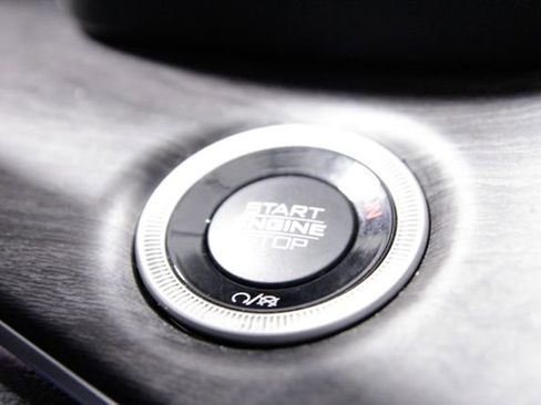 Used 2023 Jeep Grand Cherokee L Limited w/ Black Appearance Package image 31