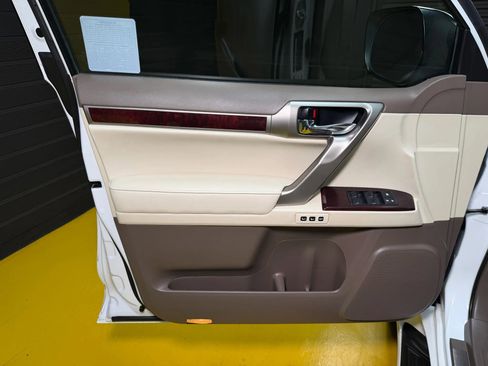 Used 2016 Lexus GX 460 image 35