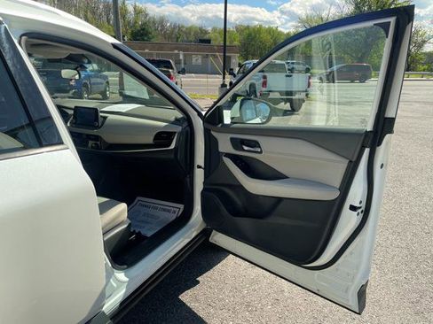 Used 2021 Nissan Rogue SV w/ Premium Package image 26