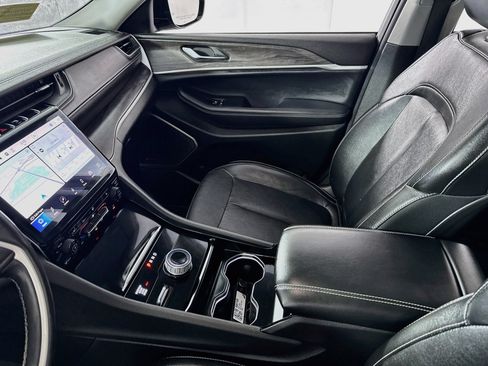 Used 2022 Jeep Grand Cherokee L Limited image 23