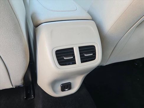 Used 2018 Buick Regal Preferred w/ Sights and Sounds Package image 17