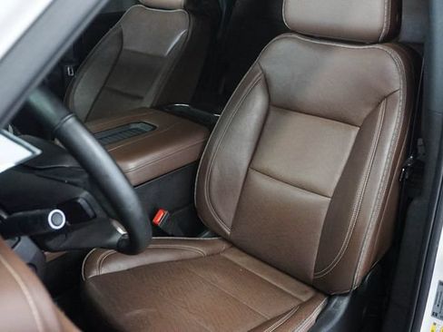 Used 2024 Chevrolet Tahoe High Country AWD/4WD image 12