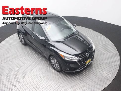 Used 2023 Nissan Kicks SV FWD image 3