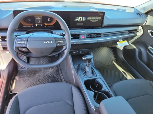 New 2026 Kia K4 LXS FWD image 8