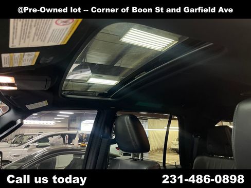 Used 2015 Lincoln Navigator 4WD image 13