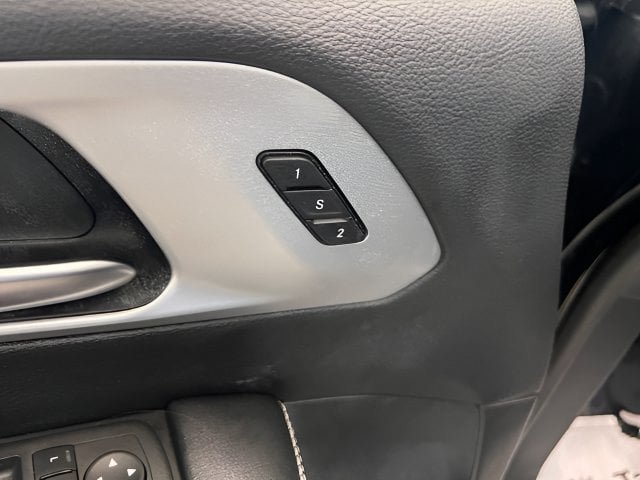 Used 2025 Chrysler Pacifica Limited FWD image 15