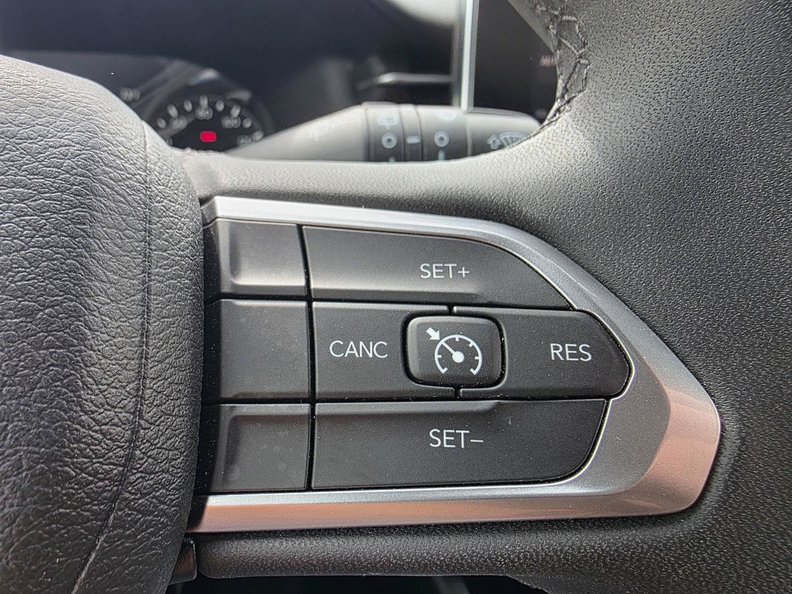 Used 2023 Jeep Compass Latitude AWD/4WD image 19