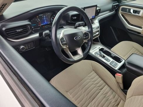 Certified 2021 Ford Explorer XLT image 6