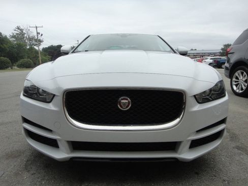 Used 2018 Jaguar XE Premium AWD/4WD image 2
