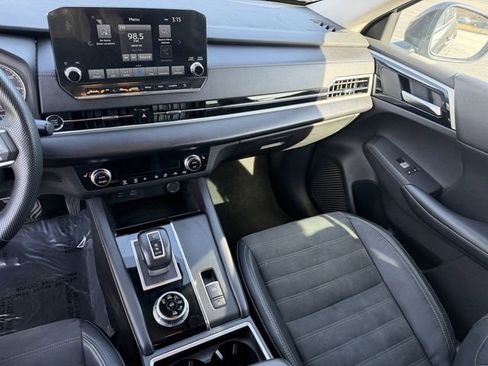 Used 2023 Mitsubishi Outlander SE AWD/4WD image 15