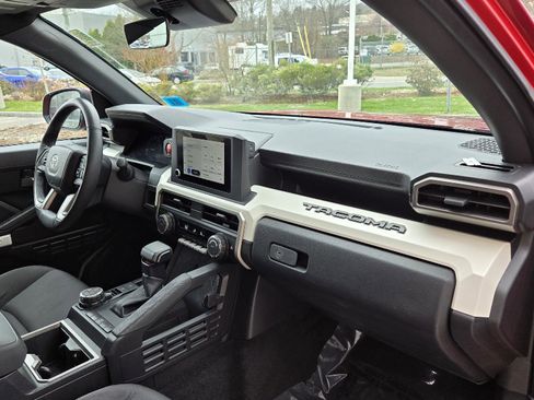 Used 2024 Toyota Tacoma TRD Off-Road AWD/4WD image 15