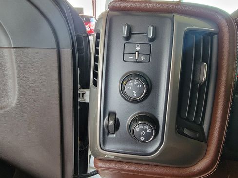 Used 2016 Chevrolet Silverado 1500 High Country w/ High Country Premium Package AWD/4WD image 21