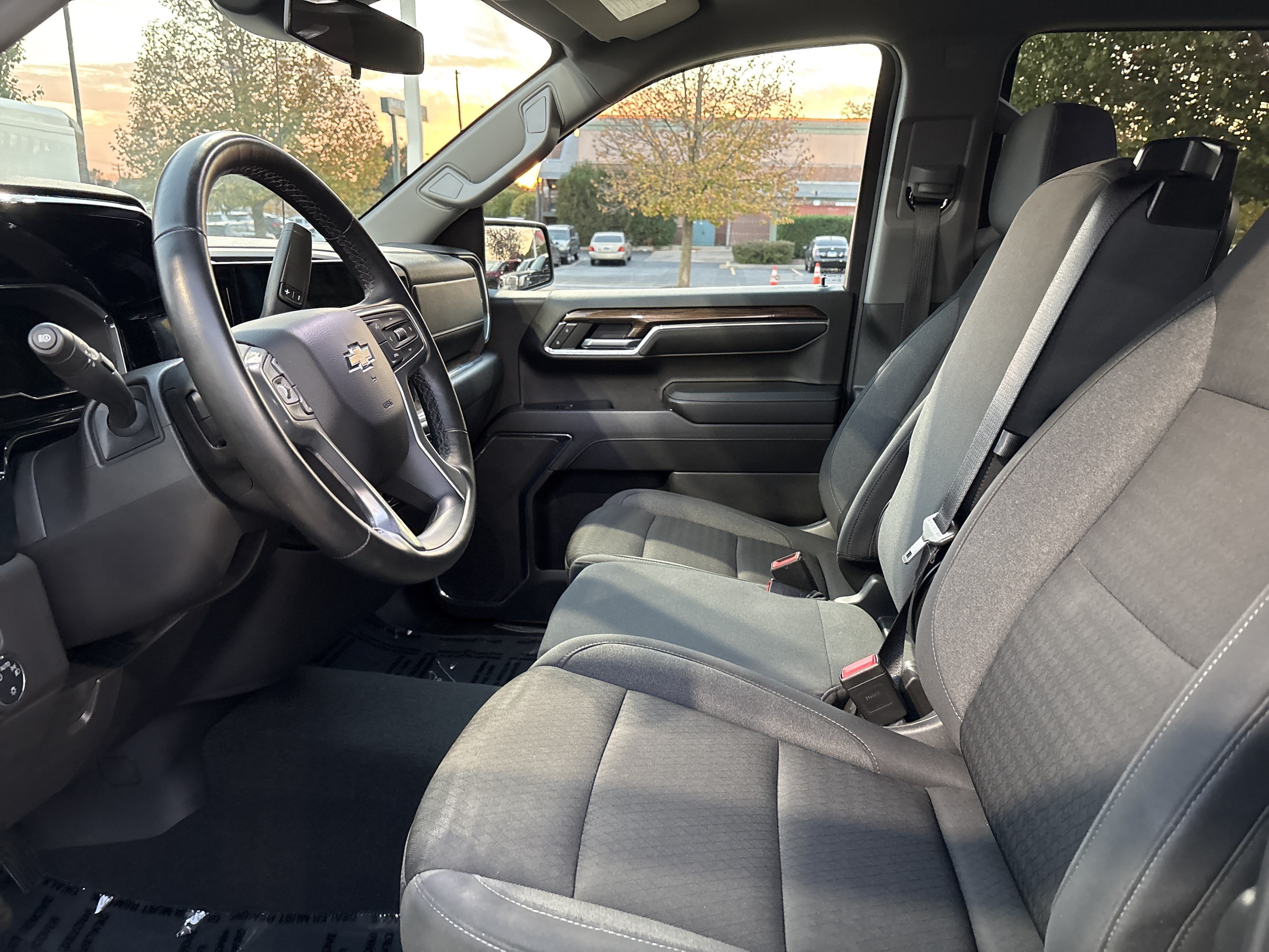 Used 2024 Chevrolet Silverado 1500 LT AWD/4WD image 17