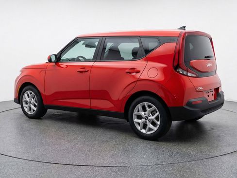 Used 2025 Kia Soul LX w/ LX Technology Package FWD image 6