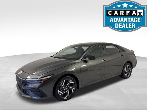 Used 2025 Hyundai Elantra SEL FWD image 1
