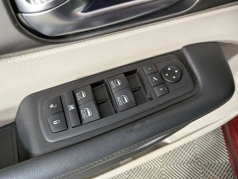 Used 2019 Chrysler Pacifica Limited image 16