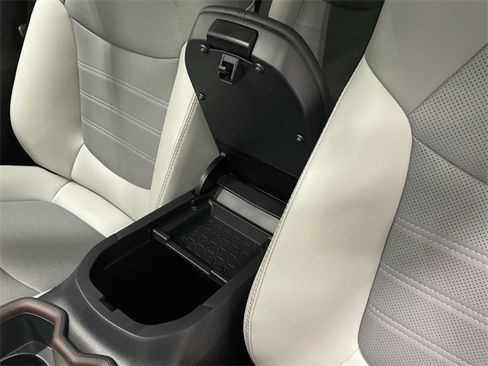 Used 2025 Toyota RAV4 Limited image 25