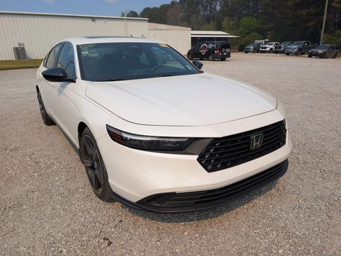 Used 2023 Honda Accord Sport image 2
