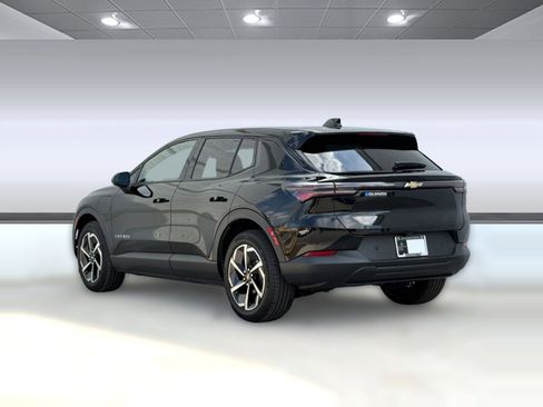 Used 2025 Chevrolet Equinox EV LT image 3