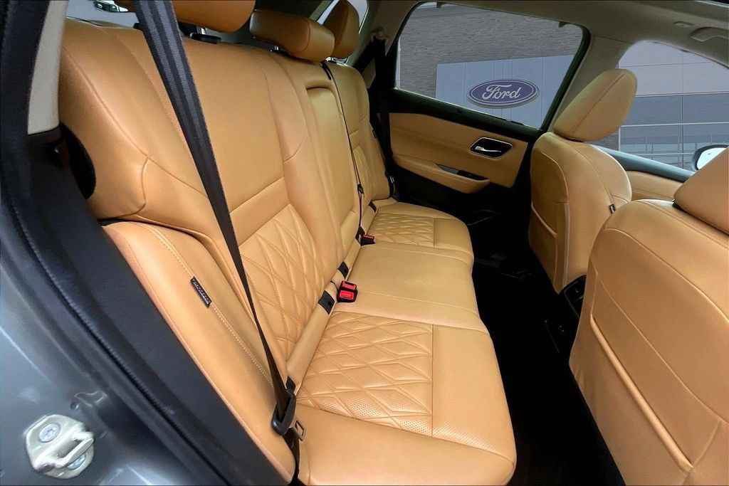 Used 2023 Nissan Rogue Platinum FWD image 24