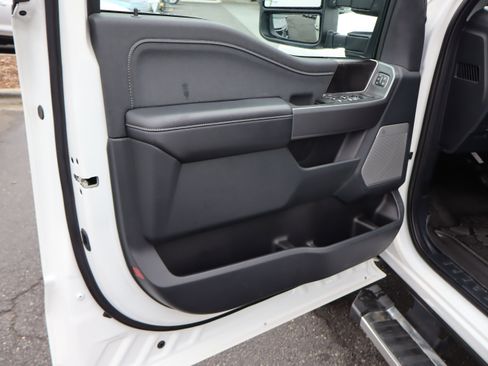 Used 2025 Ford F250 Lariat w/ Chrome Package image 18