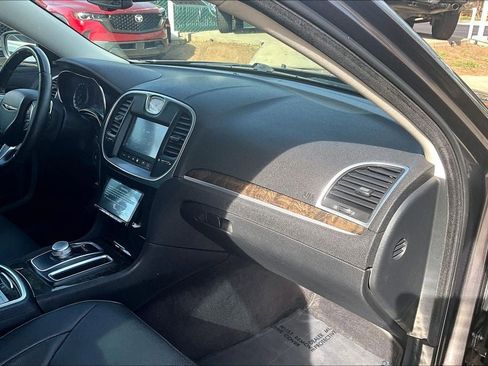 Used 2017 Chrysler 300 C image 16