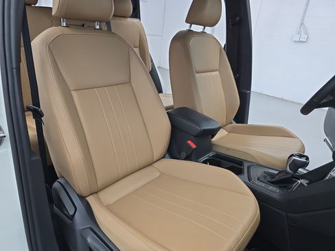 Certified 2024 Volkswagen Tiguan SE R-Line FWD image 10