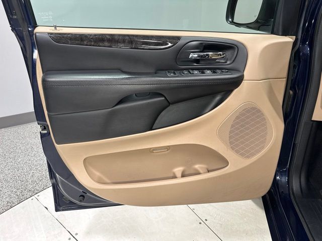 Used 2016 Dodge Grand Caravan SE w/ Quick Order Package 29E SE FWD image 9