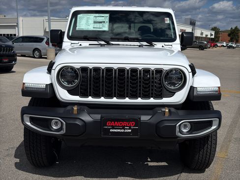 New 2026 Jeep Gladiator Sport AWD/4WD image 3