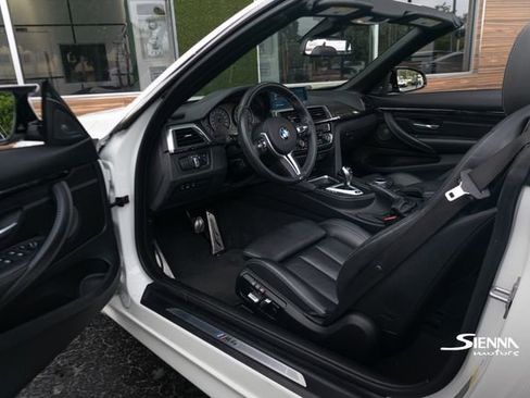 Used 2017 BMW M4 Convertible image 28
