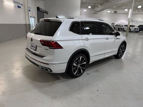 Used 2024 Volkswagen Tiguan SEL R-Line image 9