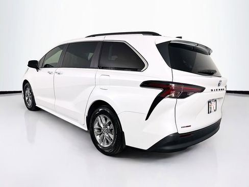 Used 2024 Toyota Sienna XLE image 7