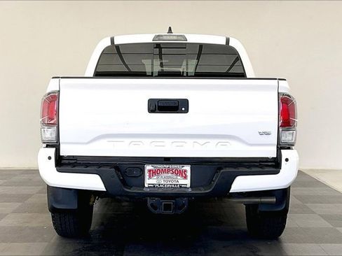 Used 2022 Toyota Tacoma TRD Off-Road image 3