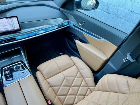 Used 2025 BMW 740i xDrive AWD/4WD image 18