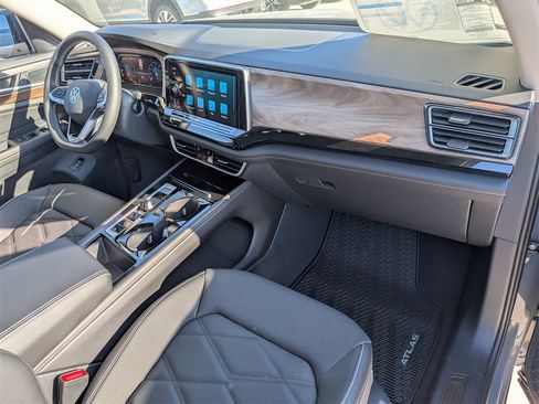 New 2026 Volkswagen Atlas SE image 32