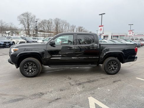 Certified 2023 Toyota Tacoma SR5 image 3