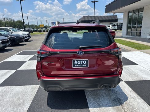 Used 2025 Subaru Forester AWD/4WD image 12