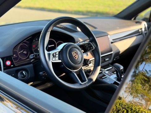 Used 2023 Porsche Cayenne image 19