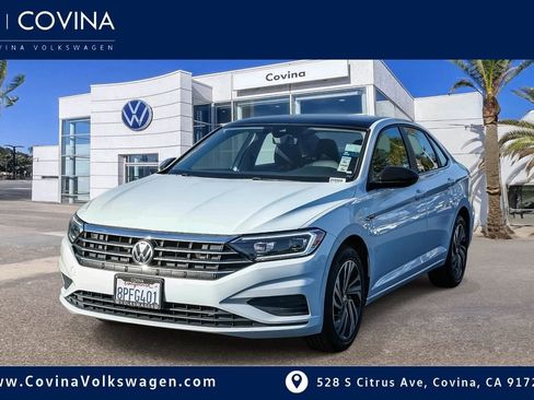 Used 2020 Volkswagen Jetta SEL image 3