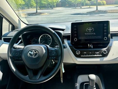 Used 2020 Toyota Corolla LE FWD image 19