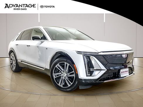 Used 2024 Cadillac Lyriq Luxury AWD/4WD image 2