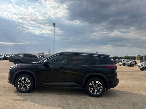 Used 2023 Nissan Rogue SV w/ SV Premium B Package FWD image 13