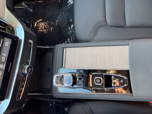 Used 2025 Volvo XC90 B6 Plus AWD/4WD image 28