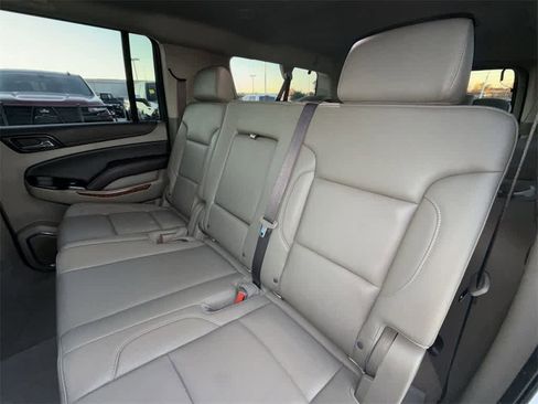 Used 2020 Chevrolet Suburban Premier image 13