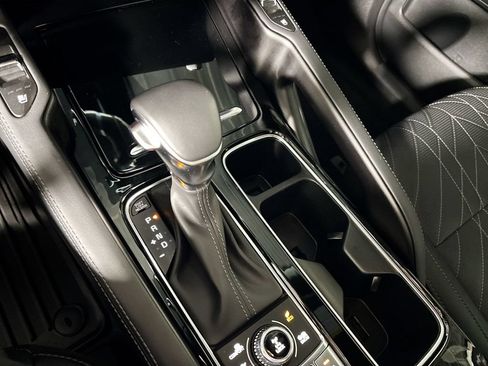 Used 2025 Kia Telluride AWD image 18